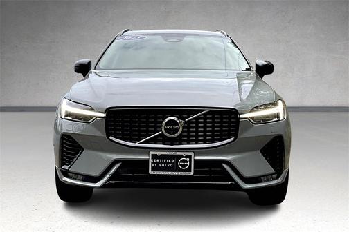 2025 Volvo XC60 B5 Plus Dark Theme