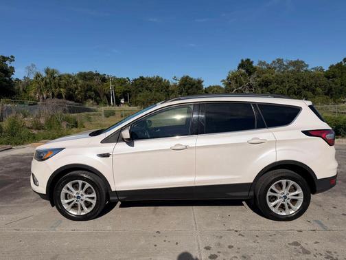 White 2017 Ford Escape SE