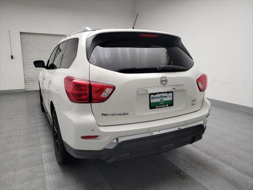 2018 Nissan Pathfinder SL