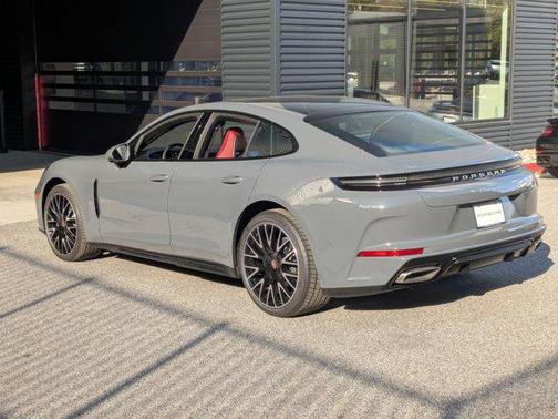 2026 Porsche Panamera 4