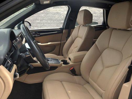 2021 Porsche Macan Base
