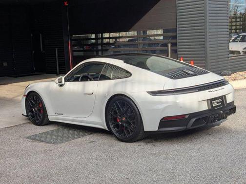 2026 Porsche 911 Carrera 4 GTS