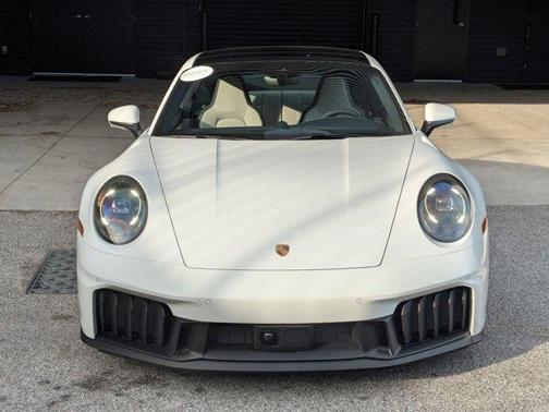 2026 Porsche 911 Carrera 4 GTS