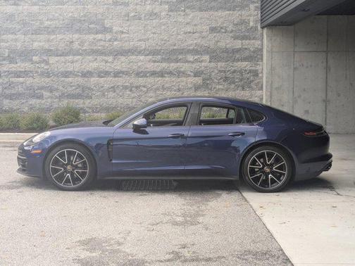 2022 Porsche Panamera 4 Platinum Edition