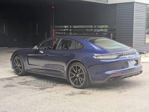 2022 Porsche Panamera 4 Platinum Edition