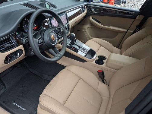 2026 Porsche Macan AWD