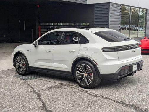 2025 Porsche Macan 4S