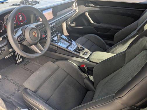 2025 Porsche 911 Carrera GTS