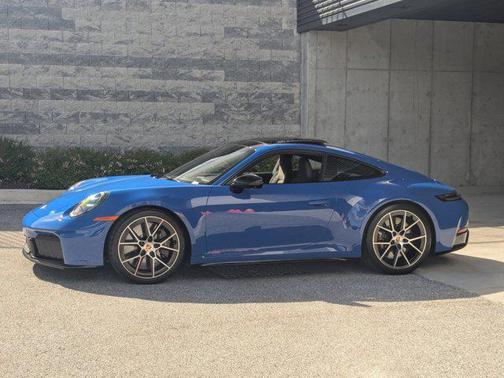 2025 Porsche 911 Carrera GTS