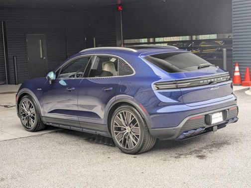 Gentian Blue Metallic 2026 Porsche Macan Macan Electric 4