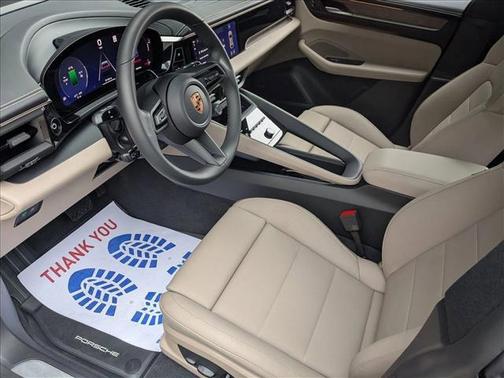 Gentian Blue Metallic 2026 Porsche Macan Macan Electric 4