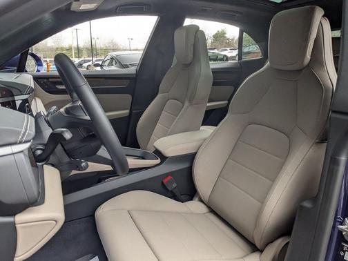 Gentian Blue Metallic 2026 Porsche Macan Macan Electric 4