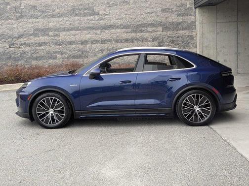 Gentian Blue Metallic 2026 Porsche Macan Macan Electric 4