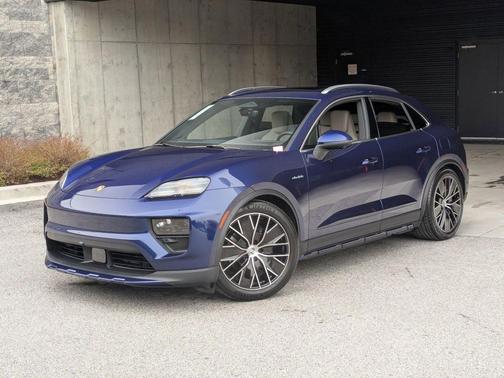Gentian Blue Metallic 2026 Porsche Macan Macan Electric 4