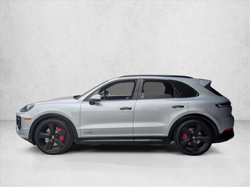 Dolomite Silver Metallic 2026 Porsche Cayenne GTS