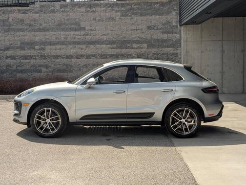 Dolomite Silver Metallic 2026 Porsche Macan