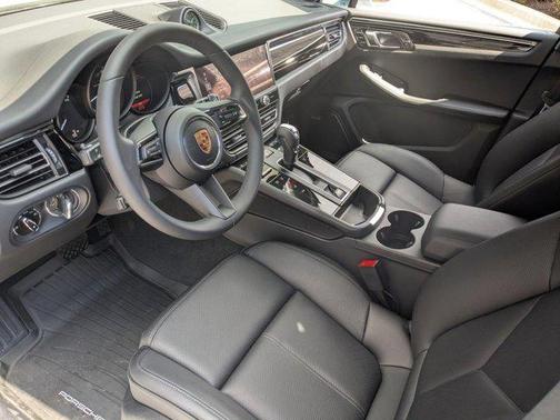 Dolomite Silver Metallic 2026 Porsche Macan Macan
