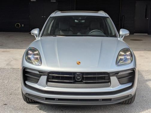 Dolomite Silver Metallic 2026 Porsche Macan Macan