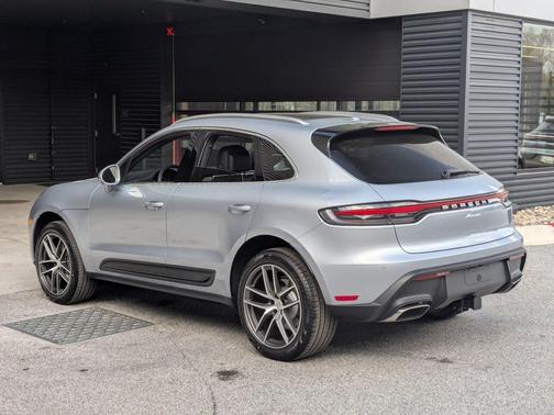 Dolomite Silver Metallic 2026 Porsche Macan Macan