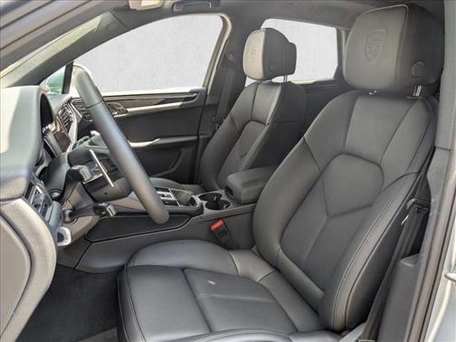 Dolomite Silver Metallic 2026 Porsche Macan Macan