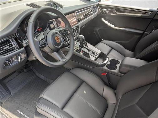Dolomite Silver Metallic 2026 Porsche Macan Macan