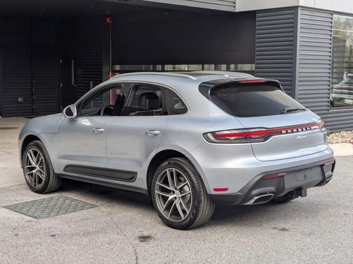Dolomite Silver Metallic 2026 Porsche Macan Macan