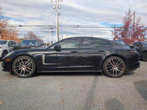 2023 Porsche Panamera RWD