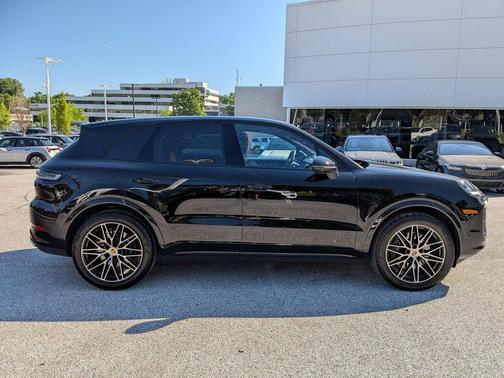 Chromite Black Met 2026 Porsche Cayenne Cayenne