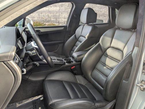 2020 Porsche Macan Turbo