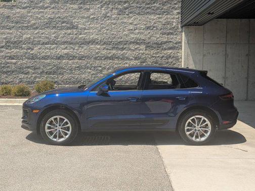 2025 Porsche Macan AWD