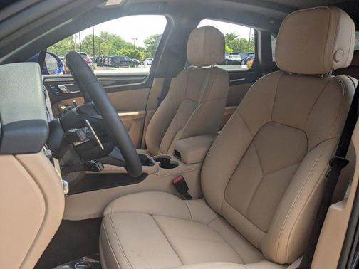 2025 Porsche Macan AWD