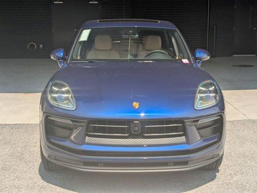 2025 Porsche Macan AWD
