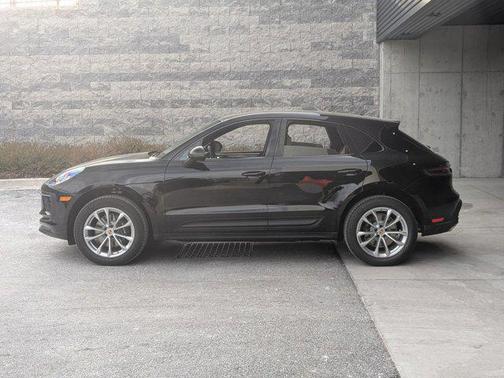 2026 Porsche Macan AWD