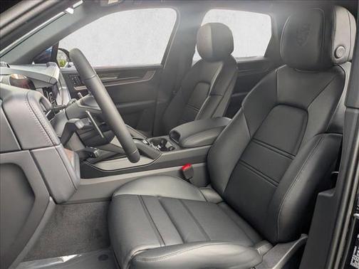 Chromite Black Metallic 2026 Porsche Cayenne Cayenne S E-Hybrid