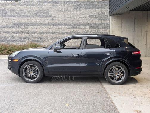 Algarve Blue Metallic 2026 Porsche Cayenne Cayenne