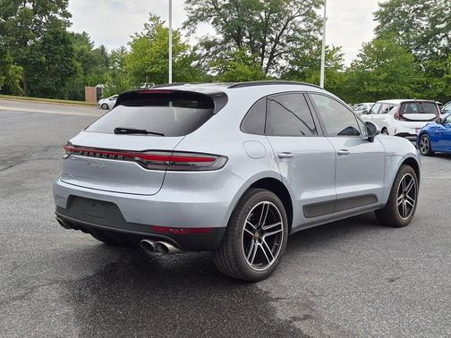 Dolomite Silver Metallic 2019 Porsche Macan Macan