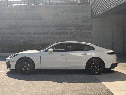 2024 Porsche Panamera 4
