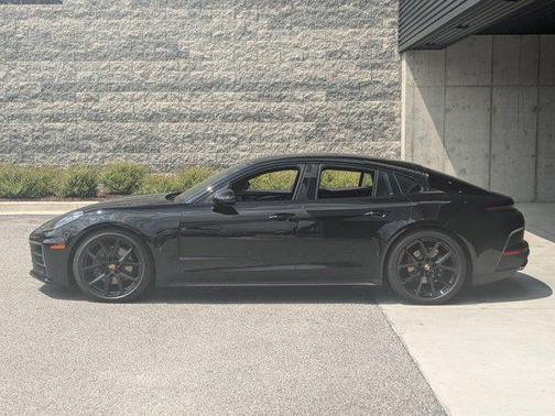 2025 Porsche Panamera 4
