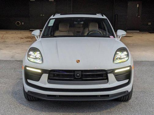 2026 Porsche Macan AWD