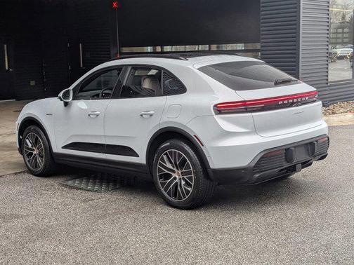 2026 Porsche Macan 4
