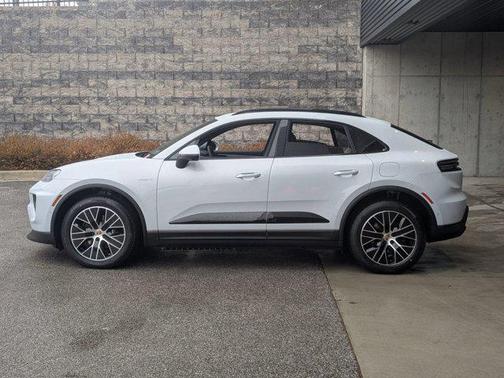 2026 Porsche Macan 4