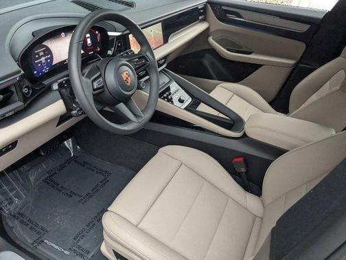 2026 Porsche Macan 4