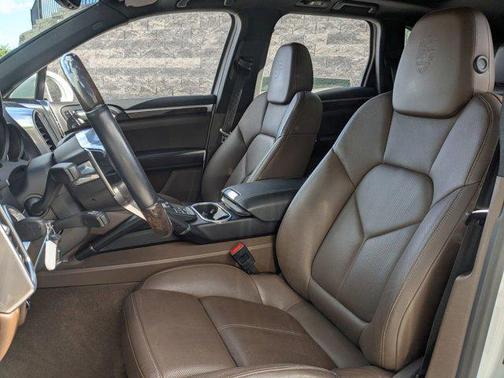 2017 Porsche Cayenne Platinum Edition