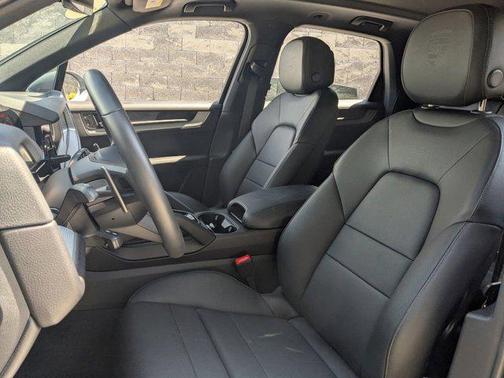 2025 Porsche Cayenne AWD