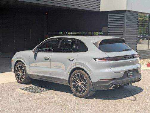 2025 Porsche Cayenne AWD