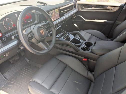 2025 Porsche Cayenne AWD