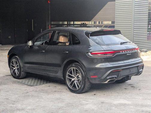 2025 Porsche Macan Base