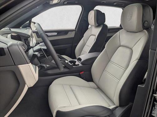 Chromite Black Metallic 2026 Porsche Cayenne Cayenne E-Hybrid