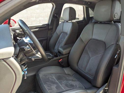 Carmine Red 2018 Porsche Macan Macan