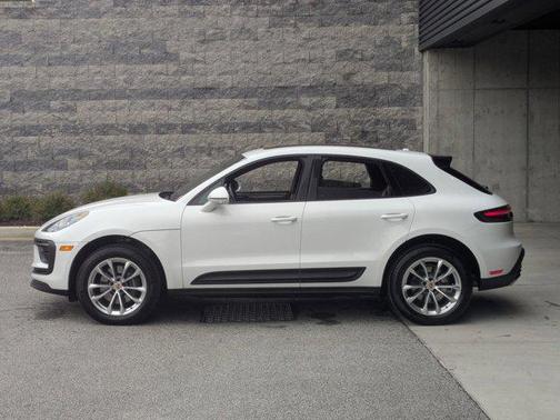 2025 Porsche Macan Base